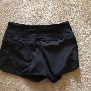 black lululemon shorts